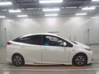 Toyota PRIUS PHV лот № 30787 оценка 4  с аукциона в Японии 2
