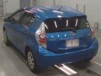 Toyota AQUA лот № 30737 оценка 4  с аукциона в Японии 5