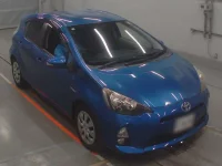 Toyota AQUA лот № 30737 оценка 4  с аукциона в Японии 4