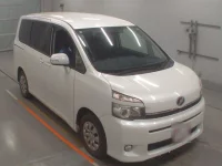 Toyota VOXY лот № 30728 оценка 4  с аукциона в Японии 4