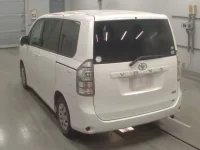 Toyota VOXY лот № 30728 оценка 4  с аукциона в Японии 5