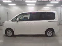 Toyota VOXY лот № 30762 оценка RA  с аукциона в Японии 3