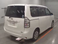 Toyota VOXY лот № 30762 оценка RA  с аукциона в Японии 1