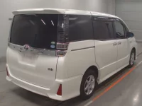 Toyota VOXY лот № 30773 оценка 3.5  с аукциона в Японии 1