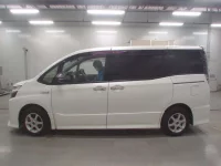 Toyota VOXY лот № 30773 оценка 3.5  с аукциона в Японии 3