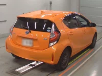 Toyota AQUA лот № 30805 оценка 3.5  с аукциона в Японии 1