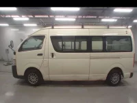 Toyota HIACE VAN лот № 30879 оценка R  с аукциона в Японии 3