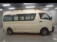 Toyota HIACE VAN лот № 30879 оценка R  с аукциона в Японии 2