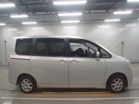 Toyota NOAH лот № 30905 оценка 3.5  с аукциона в Японии 2