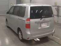 Toyota NOAH лот № 30905 оценка 3.5  с аукциона в Японии 5