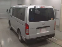 Toyota HIACE VAN лот № 30786 оценка 3  с аукциона в Японии 5