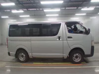 Toyota HIACE VAN лот № 30786 оценка 3  с аукциона в Японии 2