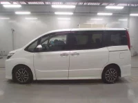 Toyota NOAH лот № 30826 оценка 3.5  с аукциона в Японии 3