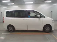 Toyota NOAH лот № 30846 оценка R  с аукциона в Японии 2
