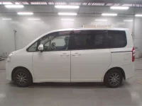 Toyota NOAH лот № 30846 оценка R  с аукциона в Японии 3