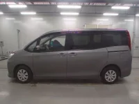 Toyota NOAH лот № 30870 оценка 3.5  с аукциона в Японии 3