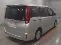 Toyota NOAH лот № 30799 оценка 4  с аукциона в Японии 1