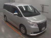 Toyota NOAH лот № 30799 оценка 4  с аукциона в Японии 4
