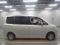 Toyota NOAH лот № 30804 оценка 3.5  с аукциона в Японии 2