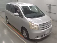 Toyota NOAH лот № 30804 оценка 3.5  с аукциона в Японии 4
