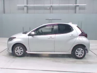Toyota YARIS лот № 30328 оценка R  с аукциона в Японии 3