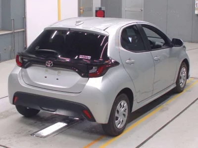 Toyota YARIS  с аукциона в Японии