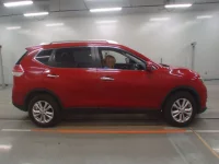 Nissan X-TRAIL лот № 30899 оценка R  с аукциона в Японии 2