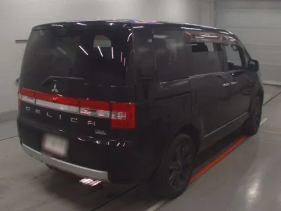 Mitsubishi Delica D:5
