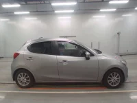 Mazda DEMIO лот № 30887 оценка 4  с аукциона в Японии 2