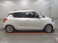 Suzuki SWIFT лот № 30888 оценка RA  с аукциона в Японии 2