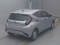 Toyota AQUA лот № 2093 оценка 4  с аукциона в Японии 1