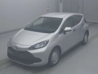 Toyota AQUA  с аукциона в Японии