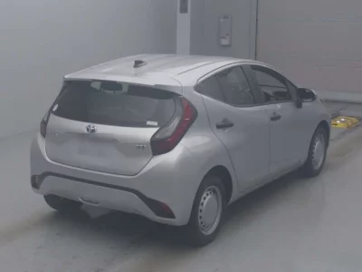 Toyota AQUA  с аукциона в Японии