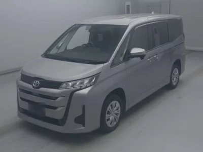 Toyota NOAH  с аукциона в Японии
