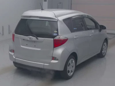 Toyota RACTIS  с аукциона в Японии