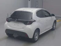 Toyota YARIS лот № 2203 оценка 4  с аукциона в Японии 1