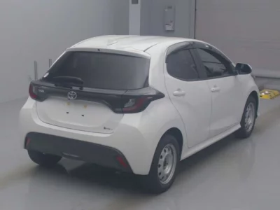 Toyota YARIS  с аукциона в Японии