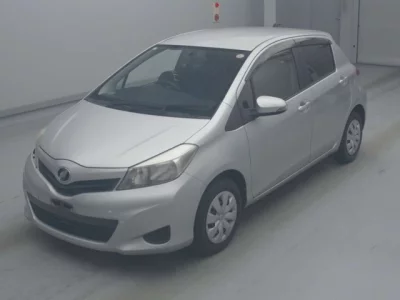Toyota VITZ  с аукциона в Японии