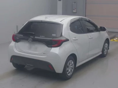 Toyota YARIS  с аукциона в Японии