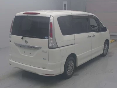 Nissan SERENA  с аукциона в Японии