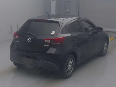 Mazda DEMIO  с аукциона в Японии