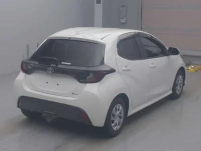 Toyota YARIS  с аукциона в Японии