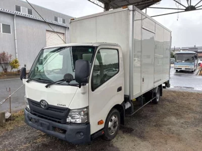 Toyota DYNA  с аукциона в Японии