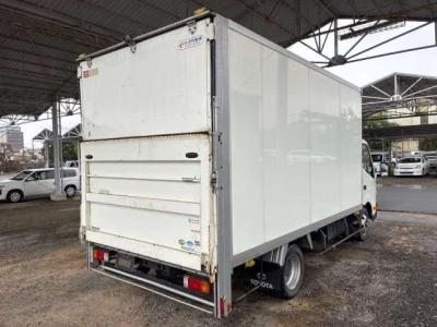 Toyota DYNA  с аукциона в Японии