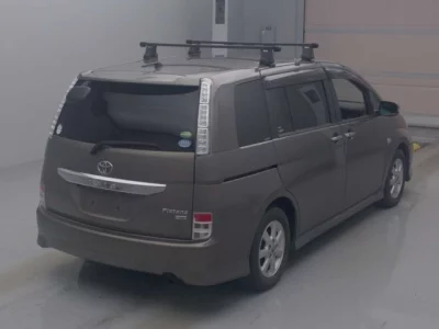Toyota ISIS