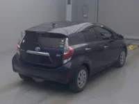 Toyota AQUA лот № 30044 оценка 4  с аукциона в Японии 1