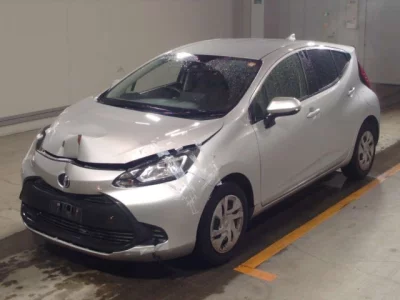 Toyota AQUA  с аукциона в Японии