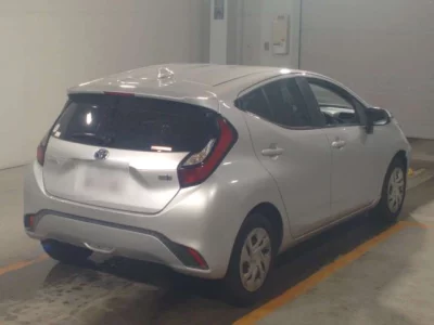 Toyota AQUA  с аукциона в Японии