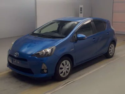 Toyota AQUA  с аукциона в Японии