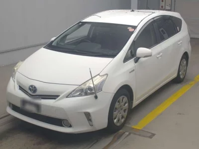 Toyota PRIUS ALPHA  с аукциона в Японии
